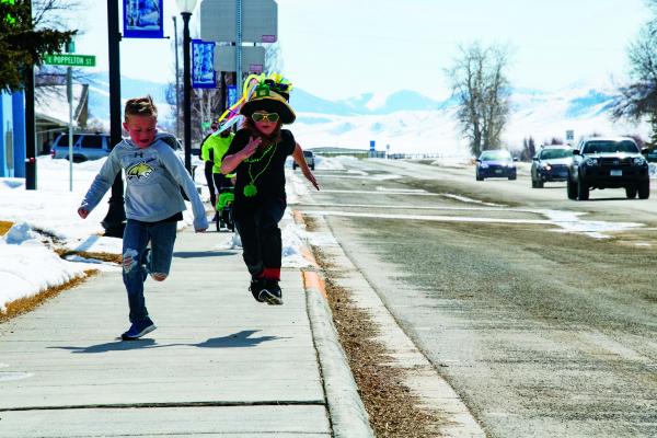 Young competitors in Sheridan’s 2019 Leprechaun Dash race down Main Street toward the finish line on Saturday, March 16. (Photos courtesy of Christina McRae-Holland)
